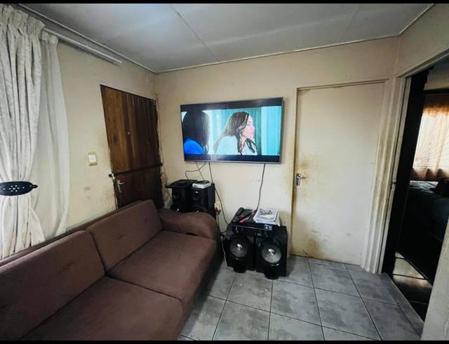 3 BEDROOM HOUSE FOR SALE IN PROTEA GLEN